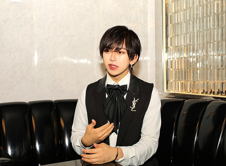 【OVER】次世代を担う若手『皇 セナ』インタビュー特集