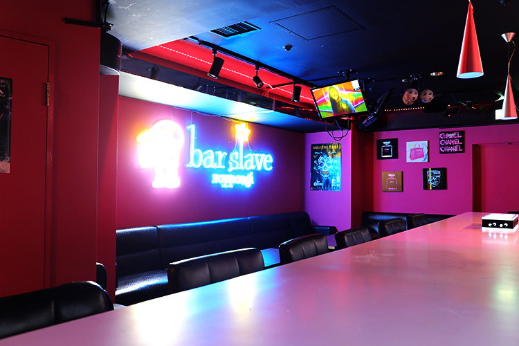 六本木駅より徒歩1分、隠れ家的ショットバー『bar slave roppongi』