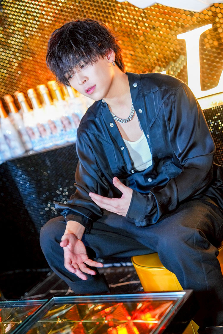 【Leo】アイドル→ホスト。逆境を楽しみ、常に挑戦を選ぶ瞭元さんが見ている景色とは