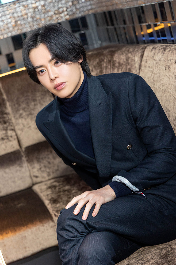 【ATOM-Travis-】  りゅうせい 10万円を握りしめて東京へ。そこで出会ったホストの世界