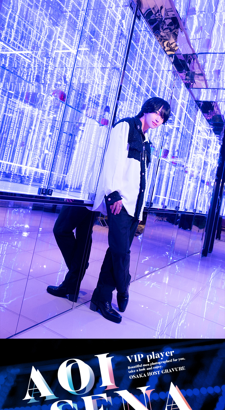 美しく豪華な店内で看板ホストの華麗な姿を激写‼️