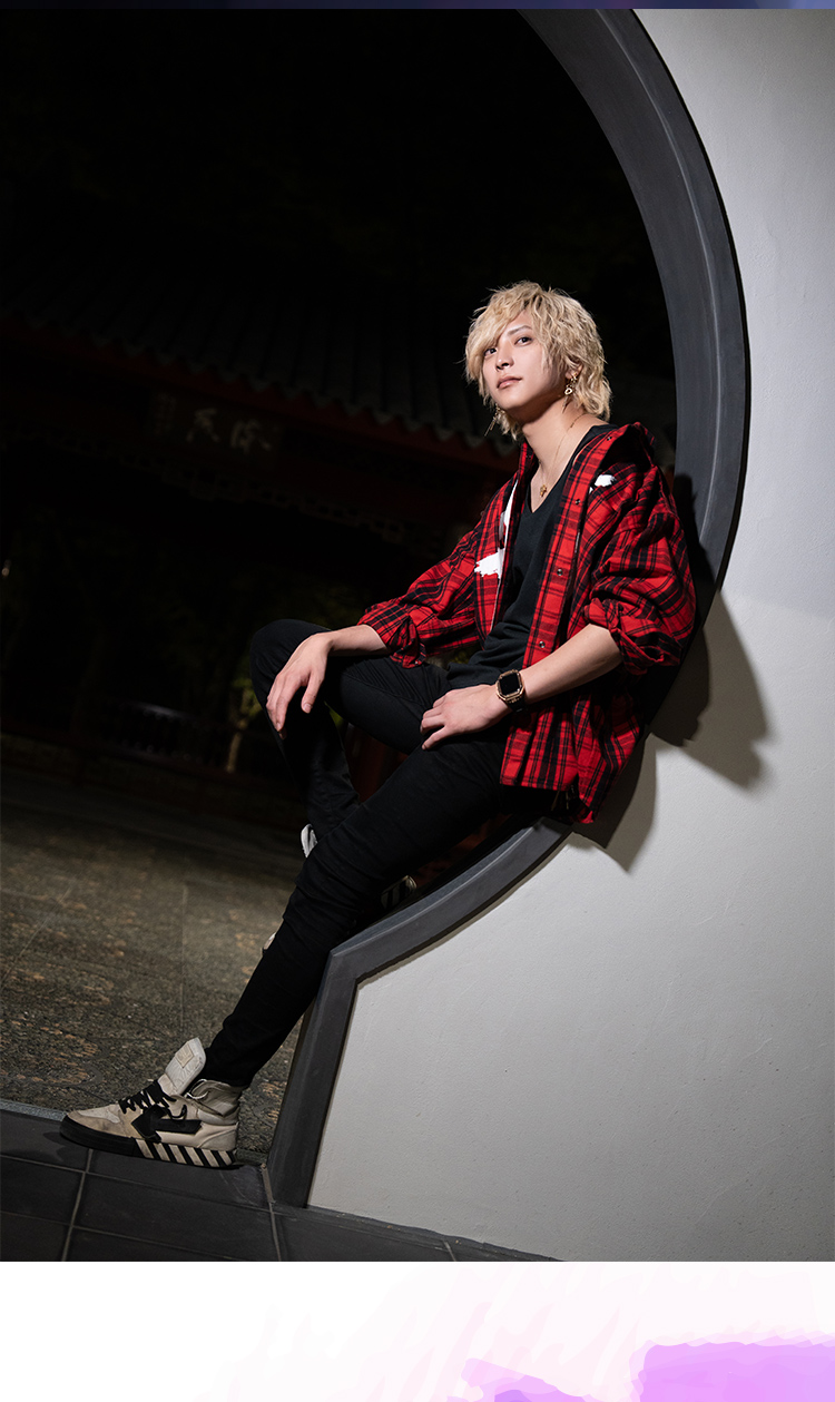 『BLACK-EVE-』のイケメン3人組がグラビアに登場!!