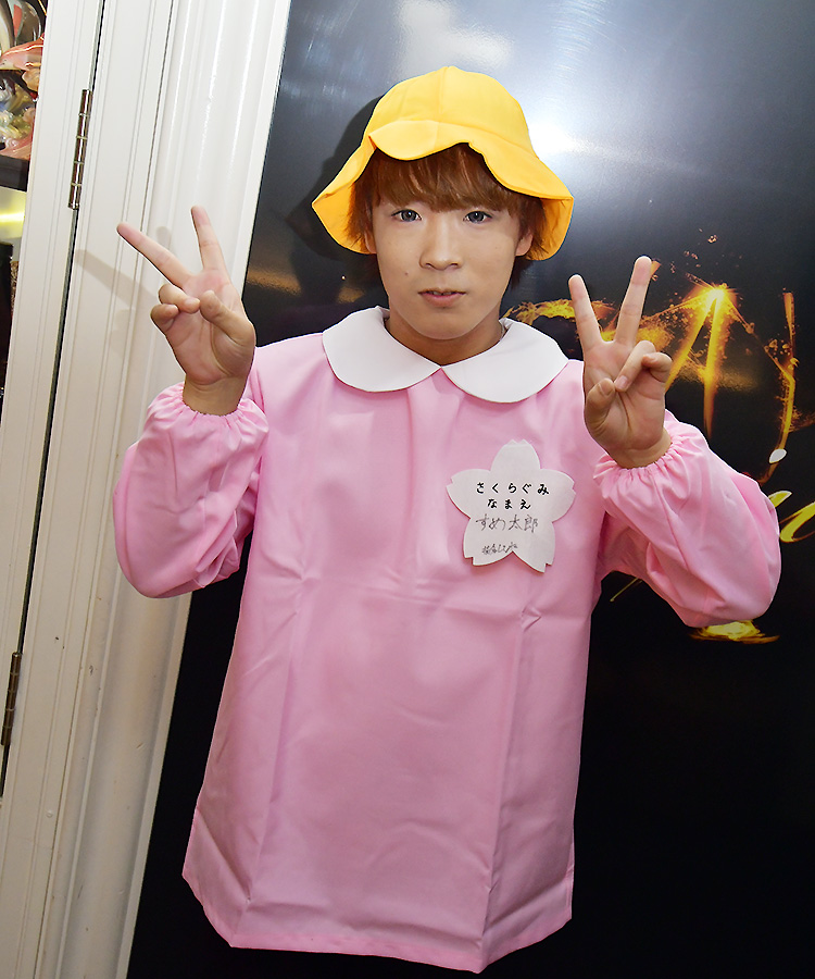 幼稚園児も可愛くピース♪