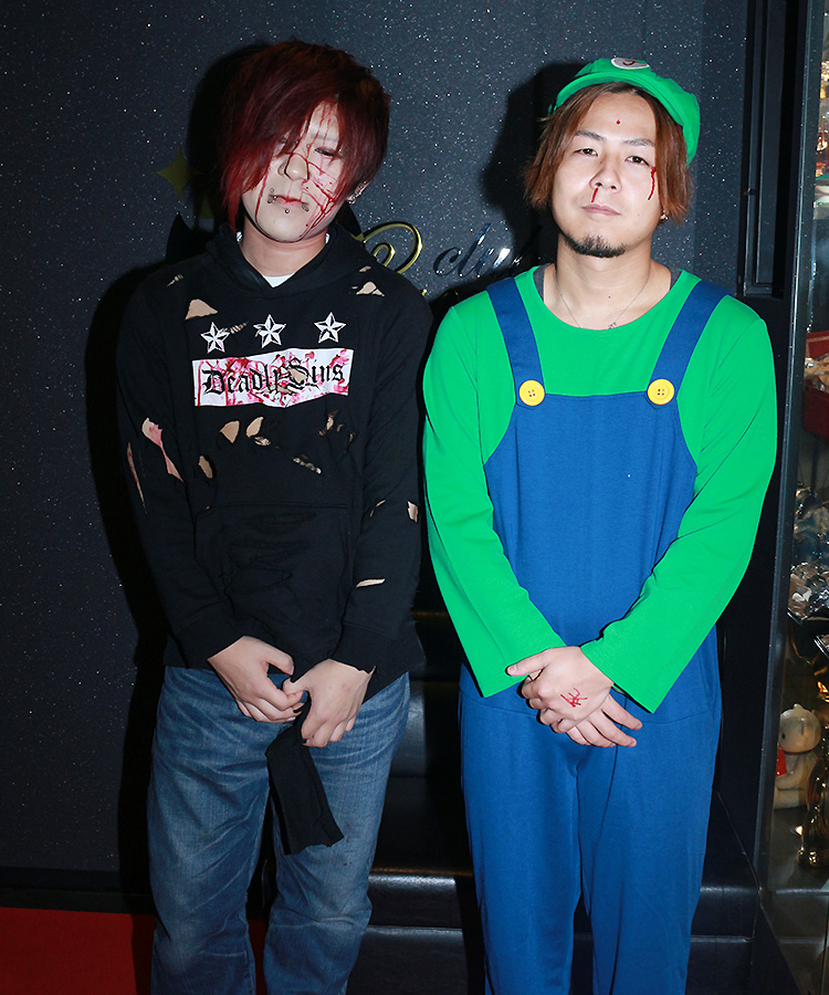 棒立ちのマリオとゾンビ☆