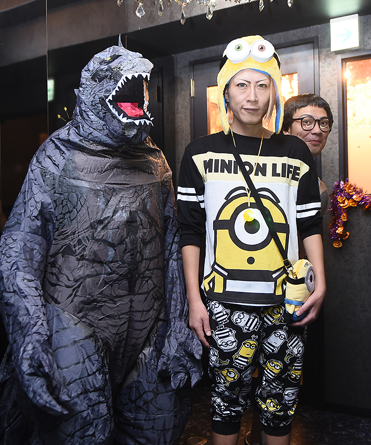 ミニオンとゴジラとひょっこりはん!?