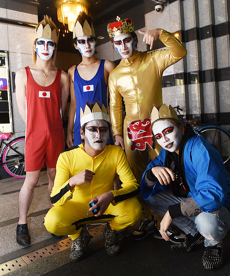 パラレルワールドのデーモン閣下が道端で勢ぞろい