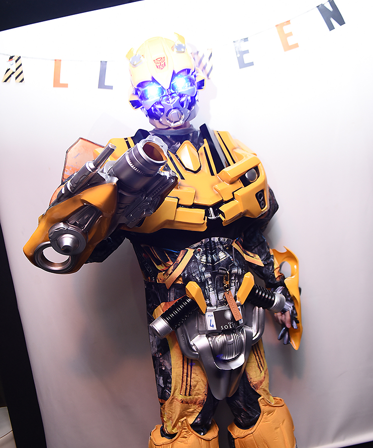 ガチでお金がかかってるトランスフォーマー☆両目が光ってます♪