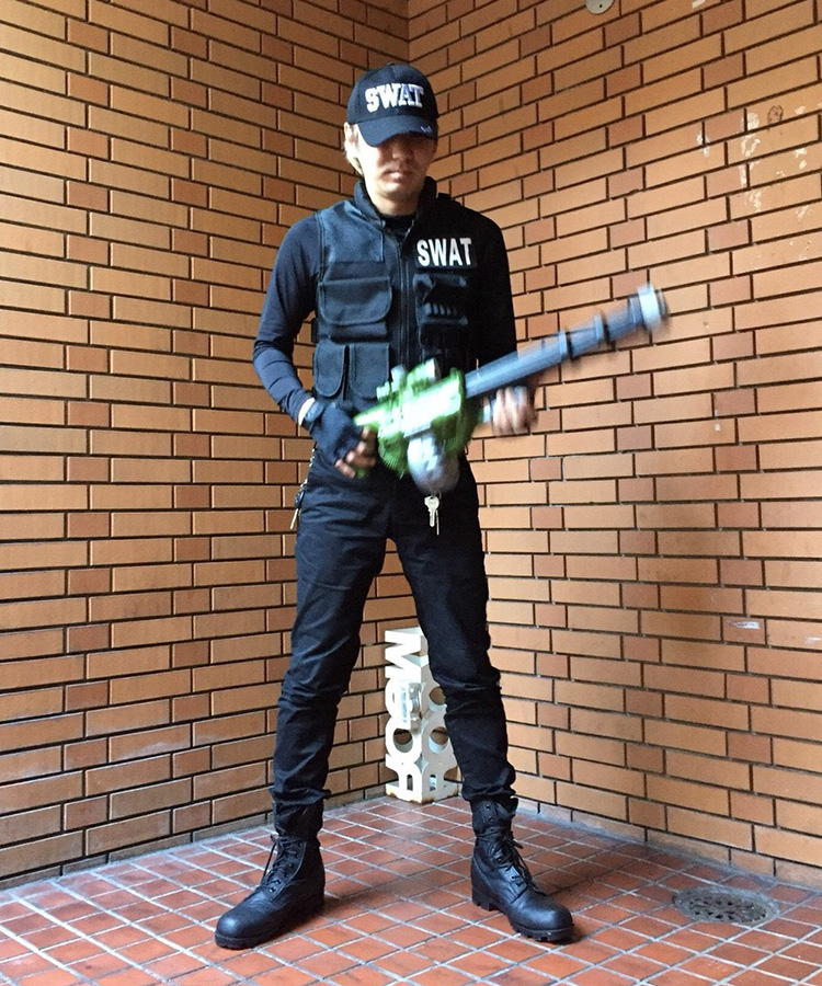 マシンガンを持ってSWATが立ち向かう!! その敵とは??