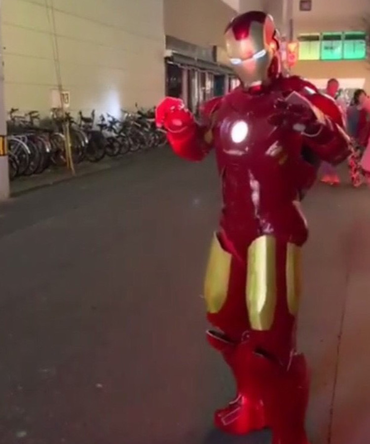 今から悪の敵と戦いに行きます!!