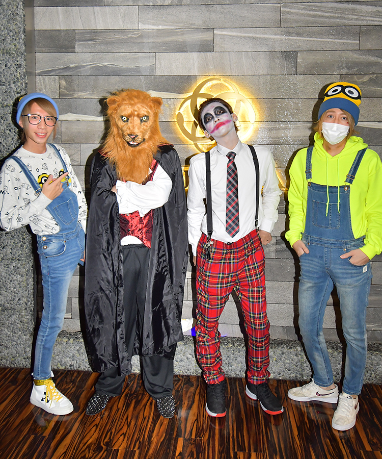 幹部の皆さんで記念撮影!! 狼の存在感!!