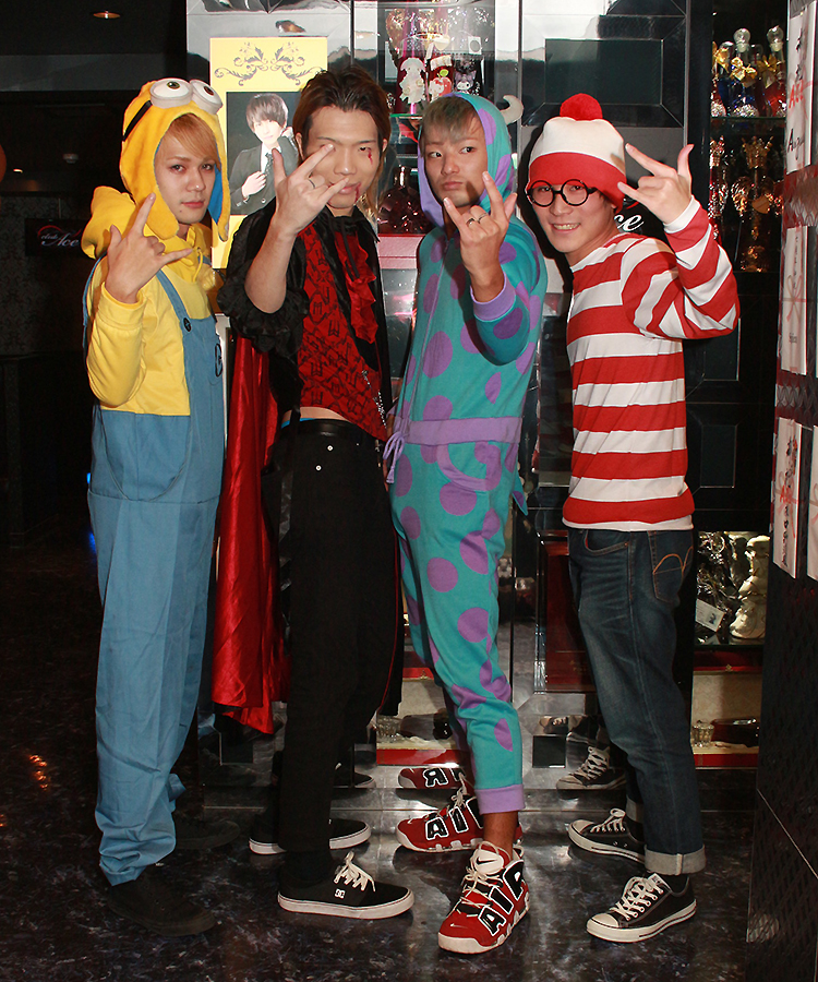 カラフルな皆さん、ポーズもバッチリ決まりました~!