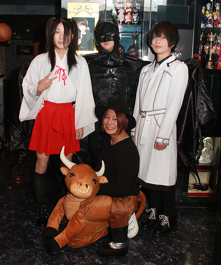 多種多様なコスプレイヤー達が集合!!