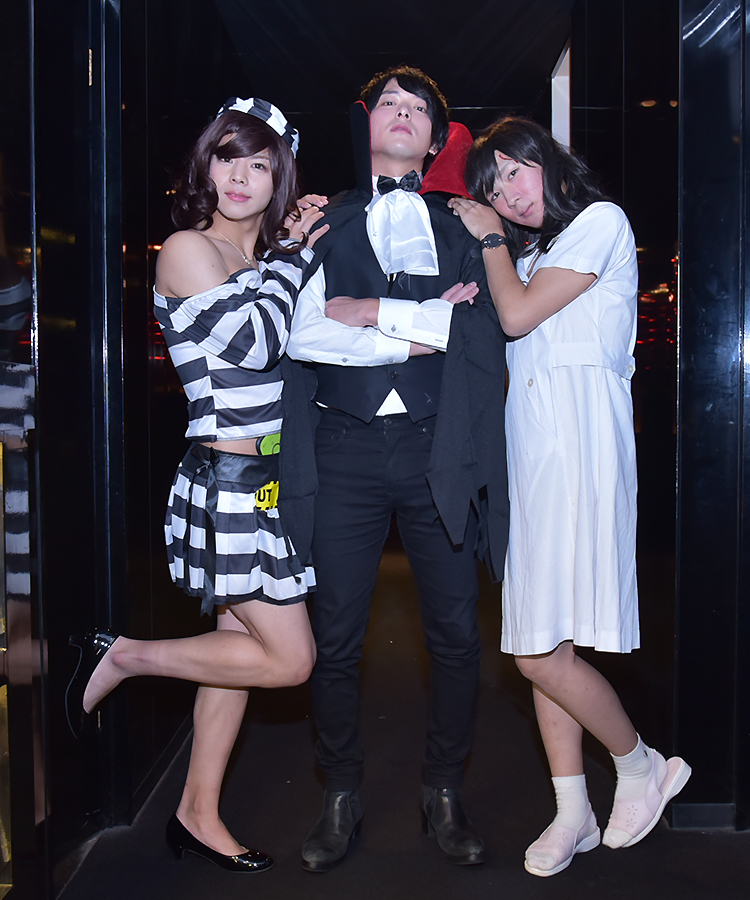 ドラキュラがハーレム状態☆