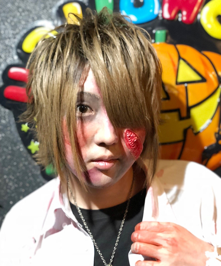 翔吾くんがゾンビメイクでお客様をお出迎え♪