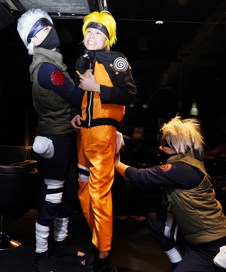 カカシ先生に胸ぐらつかまれ、影分身にカンチョーされるナルト☆