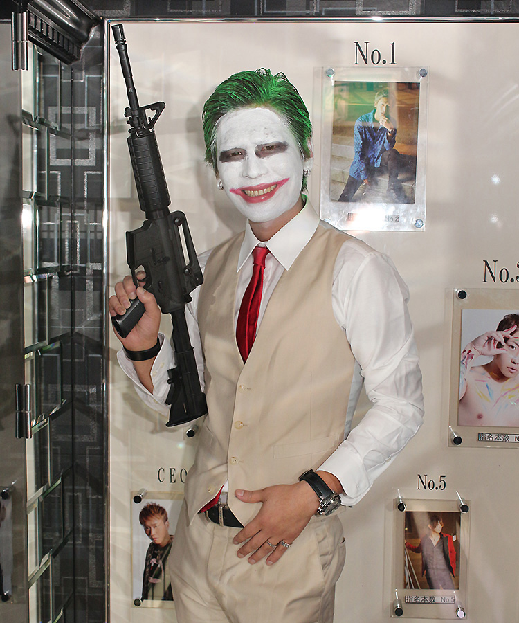 旬の映画、ジョーカーのコスプレで登場!!