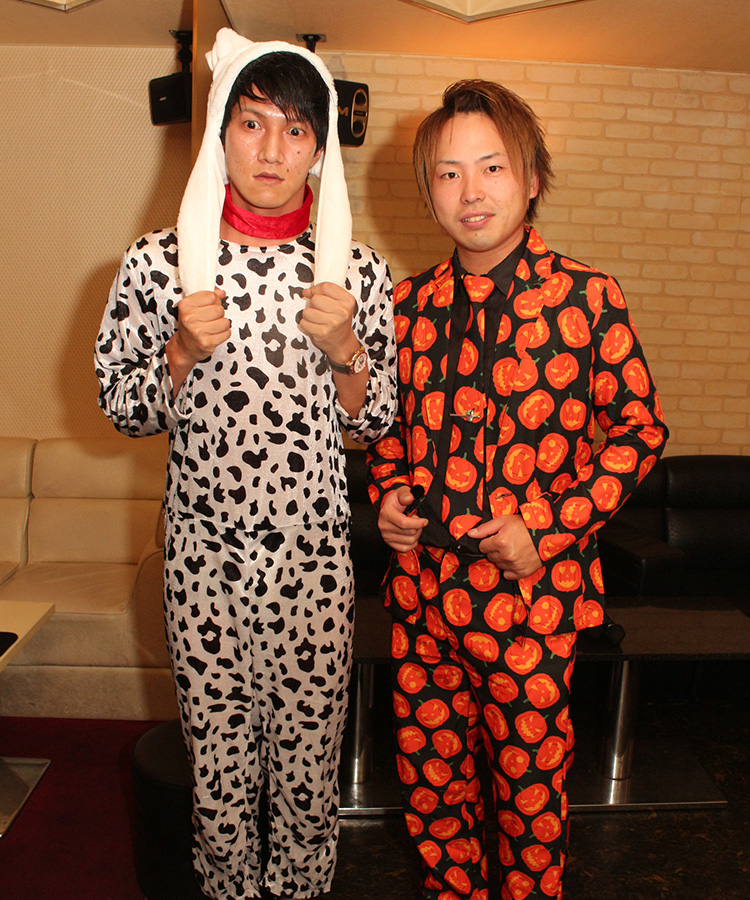 柄模様の上下で2ショット