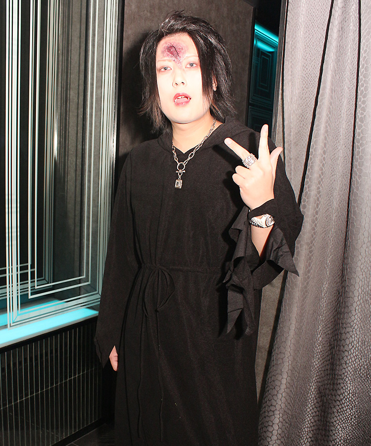 ドラキュラ? それともゾンビ?