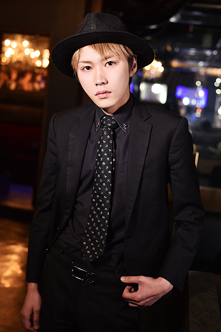 CROWN GROUP 鳳城 シュウ